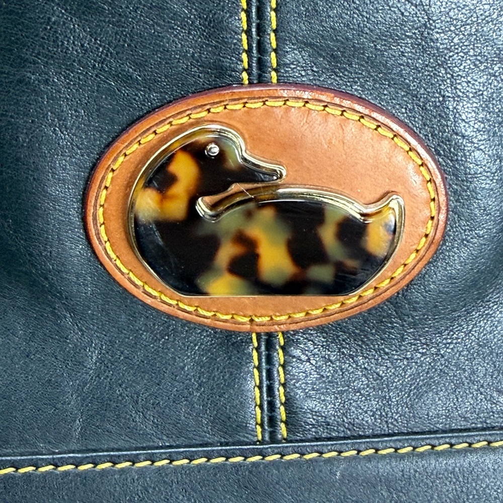 Vintage Dooney & Bourke Smooth Leather Hobo Bag w/ Tortoise Duck Medallion - Picture 8 of 13